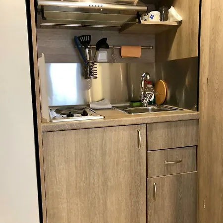 Perfect Location - Modern Studio *