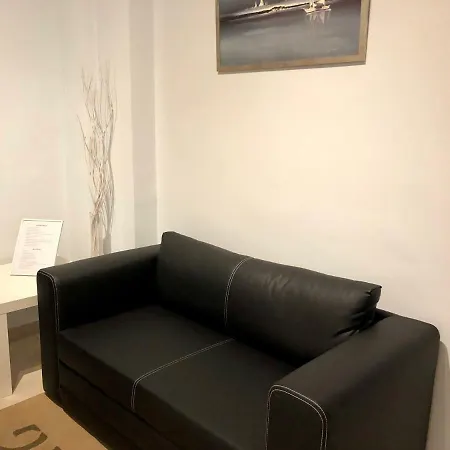 Perfect Location - Modern Studio *